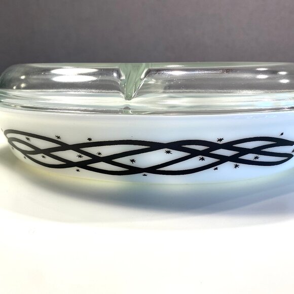 Vintage Pyrex Barbed Wire Cinderella Divided Oval Casserole 1-1/2 quart Dish - Picture 2 of 12
